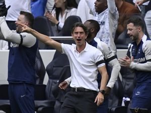 Frank soal Eze: Tottenham Tak Butuh Pemain yang Setengah Hati