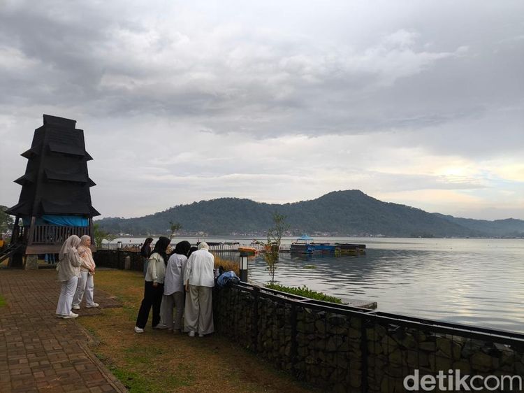 Potret Pesona Keindahan Wisata Alam Waduk Darma Kuningan