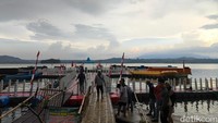 Area tempat penyewaan perahu wisata Waduk Darma 