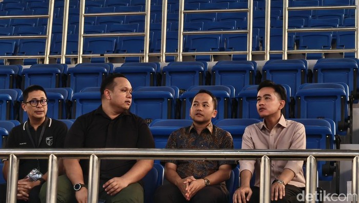 Wakil Presiden Gibran Rakabuming Raka, meninjau Gor Indoor Manahan Solo, Sabtu (23/8/2025).