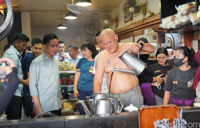 Wapres Gibran Rakabuming di Kopi Asiang Pontianak.