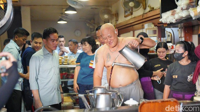 Wapres Gibran Rakabuming di Kopi Asing Pontianak.