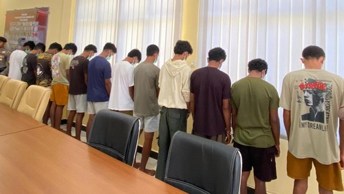 12 pemerkosa seorang anak saat diamankan di Polres Malaka, NTT.