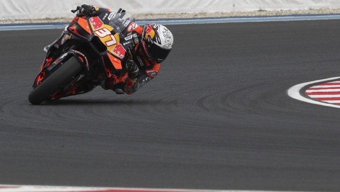 BALATONFOKAJAR, HUNGARY - AUGUST 23: Pedro Acosta of Spain riding the Red Bull KTM Factory Racing bike (37) during the Tissot Sprint Race at Balaton Park on August 23, 2025 near Balatonfokajar, Hungary. (Photo by Gold & Goose Photography/Getty Images)
