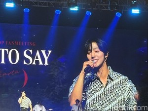Ahn Hyo Seop Ganteng Berbatik, Nyanyi Lagu Tulus di Fanmeeting Jakarta