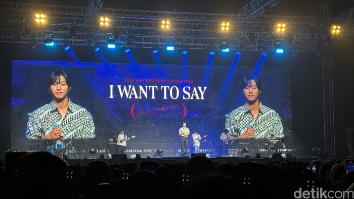Ahn Hyo Seop Pakai Batik di Fanmeeting Jakarta.