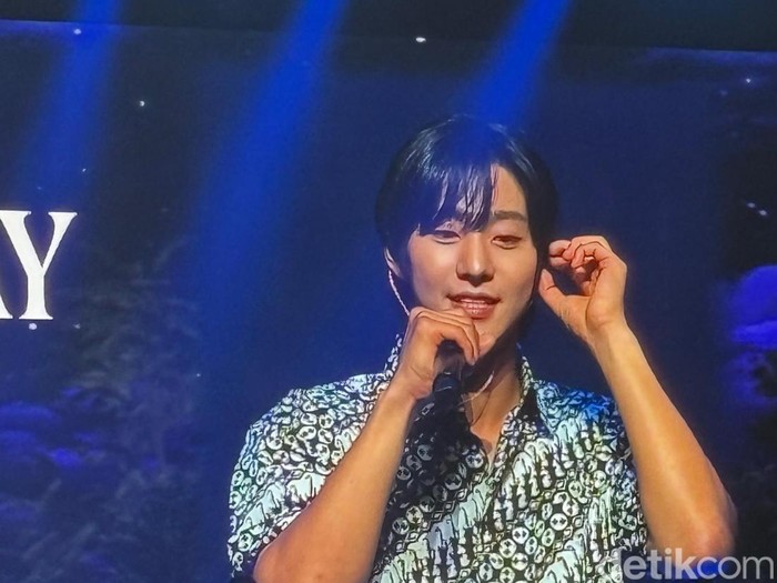 Ahn Hyo Seop Pakai Batik di Fanmeeting Jakarta.