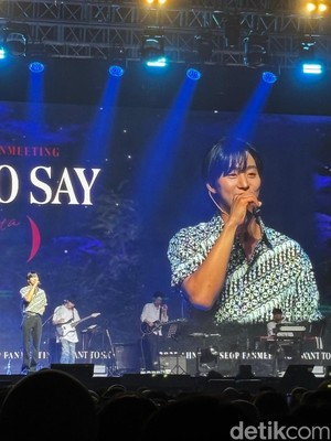 Kasep Pisan! Ahn Hyo Seop Pakai Batik di Fanmeeting Jakarta
