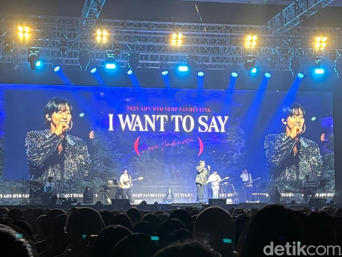 Ahn Hyo Seop Pakai Batik di Fanmeeting Jakarta.