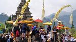 Anak Bajang Jalani Ritual Potong Rambut Gimbal di Dieng