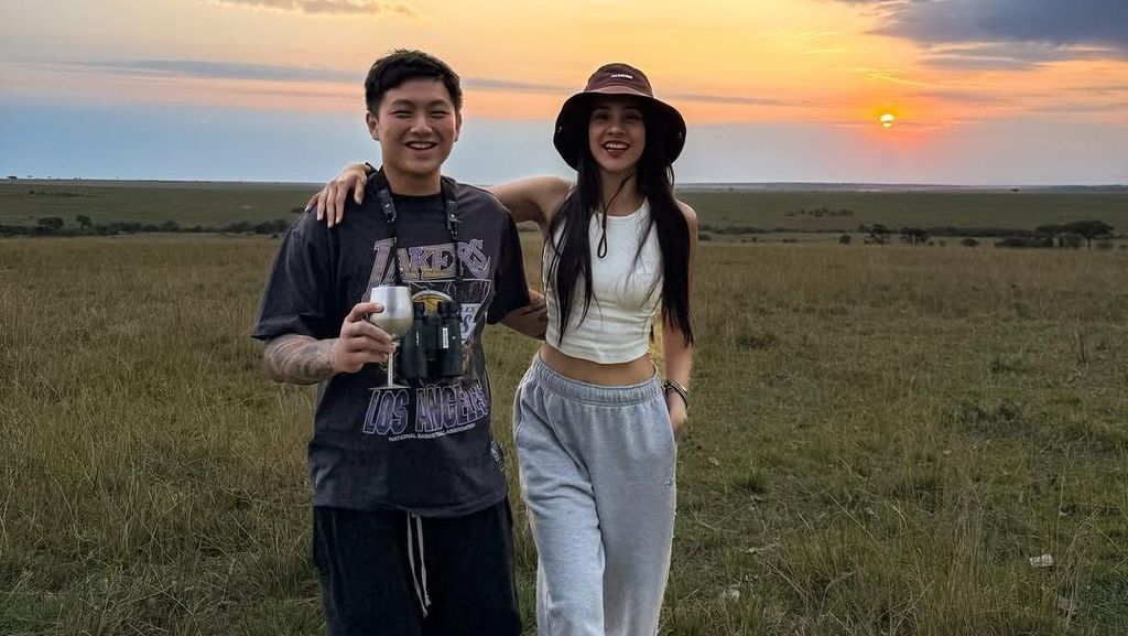 Sweet! Anya Geraldine Beri Kejutan Untuk Tora Widjaja di Kenya