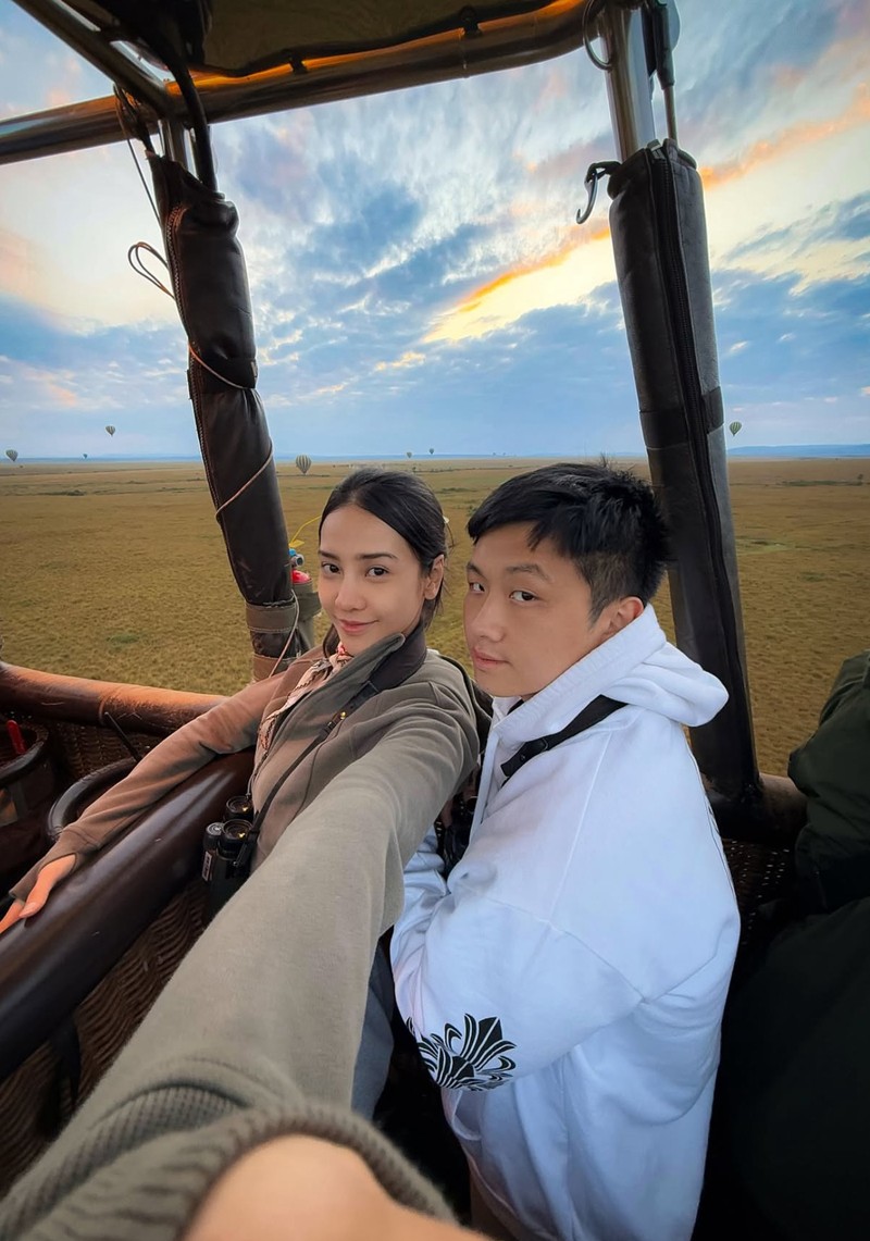 Anya Geraldine liburan di Kenya.