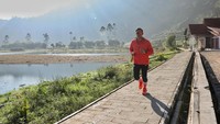 Siapa yang turut meramaikan Dieng Culture Festtival Sabtu dan Minggu ini? Ada jugakah yang melengkapi aktivitas dengan jogging di Dieng seperti AHY? (Instagram AHY)