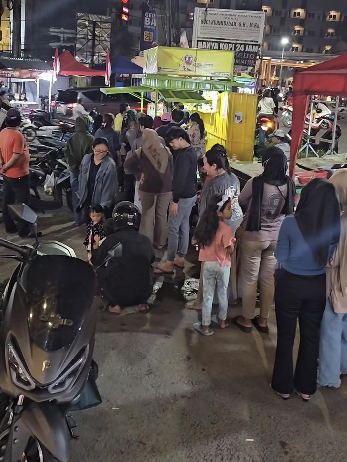 Kalina Ocktaranny Jualan Es Teler Kaki Lima, Pembelinya Antre!