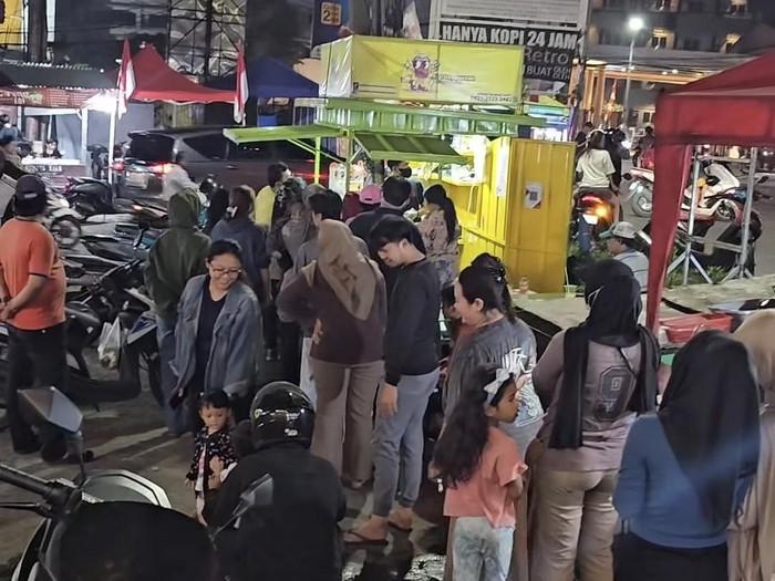 Es teler Kalina Ocktaranny Kalina Ocktaranny Jualan Es Teler Kaki Lima, Pembelinya Antre!