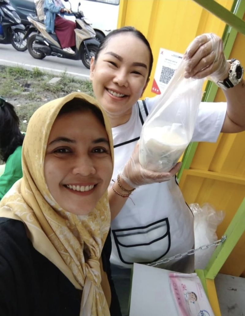 Kalina Ocktaranny Jualan Es Teler Kaki Lima, Pembelinya Antre!