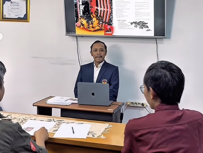 Furry Setya Furry Setya lulus sidang skripsi Sarjana Pendidikan.