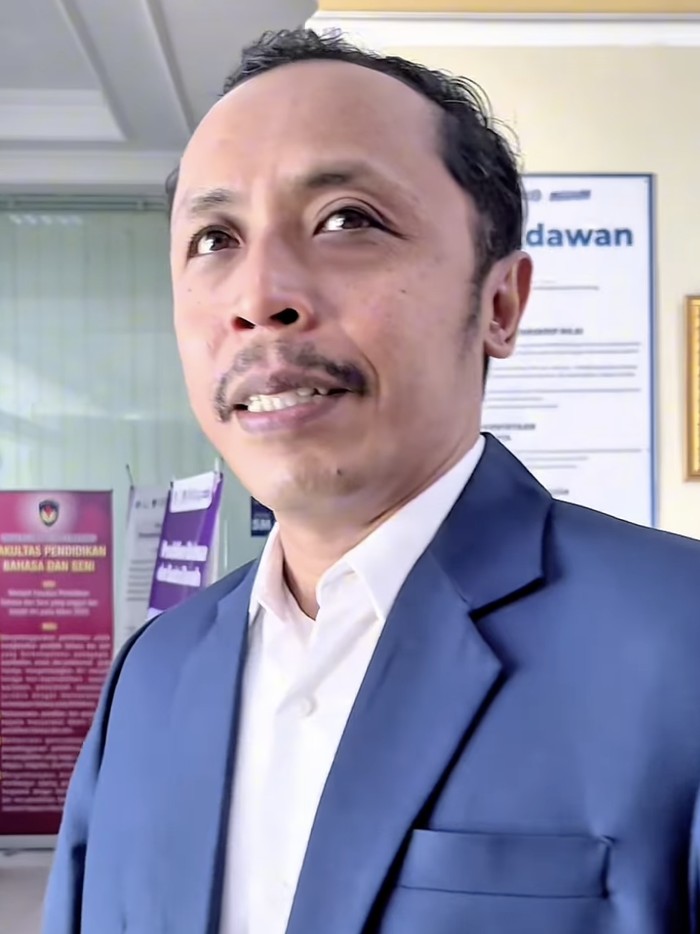 Furry Setya lulus sidang skripsi Sarjana Pendidikan.