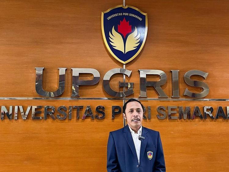 Keren! Furry Setya Lulus Sidang Skripsi: Tadinya Gak Pede Sekarang S.Pd