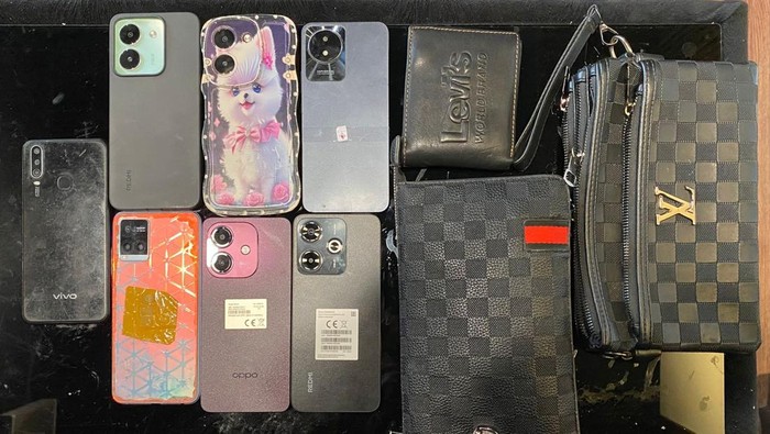 Mahasiswa di Gowa jadi korban penipuan iPhone murah senilai Rp 5 juta. Polisi tangkap dua pelaku, La Tamming dan Yamma.