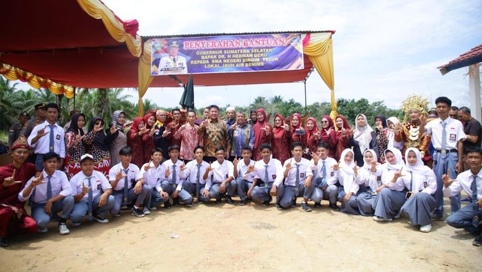 Gubernur Sumsel Herman Deru akan bangun gedung sekolah baru di SMA Negeri Bingin