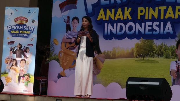 Head of Vitamin Category Kalbe Consumer Health Adelia Theresia, saat memberi sambutan pada acara Pekan Seni Anak Pintar Indonesia, di Taman Balekambang, Kota Solo, Minggu (24/8/2025).
