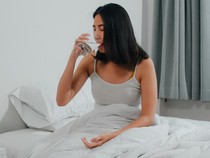 Benarkah Minum Air Tengah Malam Bisa Rusak Ginjal?