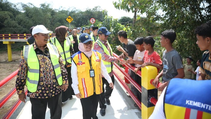 Jembatan Gantung Babakan Losari Lor resmi diresmikan oleh Direktorat Jenderal Bina Marga (DJBM) Kementerian Pekerjaan Umum (PU).