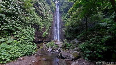 Keindahan Air Terjun Cakung di Gunung Welirang Mojokerto