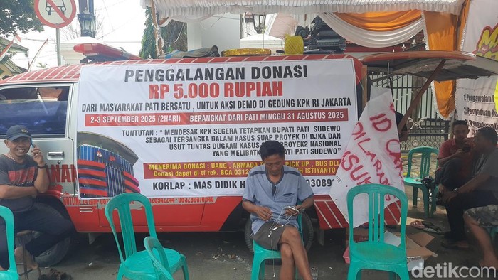 Korlap Aliansi Masyarakat Pati Bersatu, Teguh Istiyanto saat ditemui di poskonya, Minggu (24/8/2025).