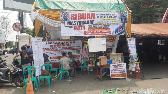 Korlap Aliansi Masyarakat Pati Bersatu, Teguh Istiyanto saat ditemui di poskonya, Minggu (24/8/2025).