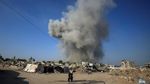 Kota Gaza Diselimuti Asap Setelah Serangan Israel