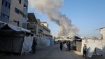 Kota Gaza Diselimuti Asap Setelah Serangan Israel