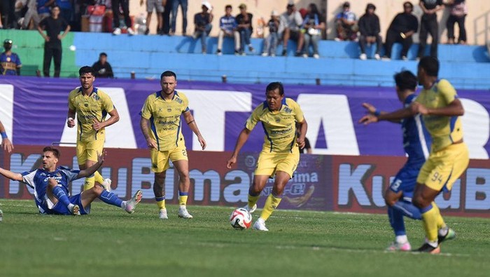 Laga PSIM Yogyakarta vs Persib Bandung di Stadion Sultan Agung, Bantul, Minggu (24/8/2025).