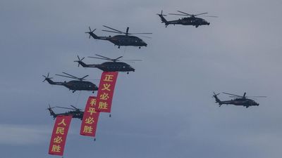 Langit Beijing Dipenuhi Jet Tempur J-15 dan KJ-600 Saat Gladi Resik Parade Militer