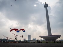 Video Spesial Kemerdekaan: Tarif MRT, TJ & LRT Cuma Rp 8!