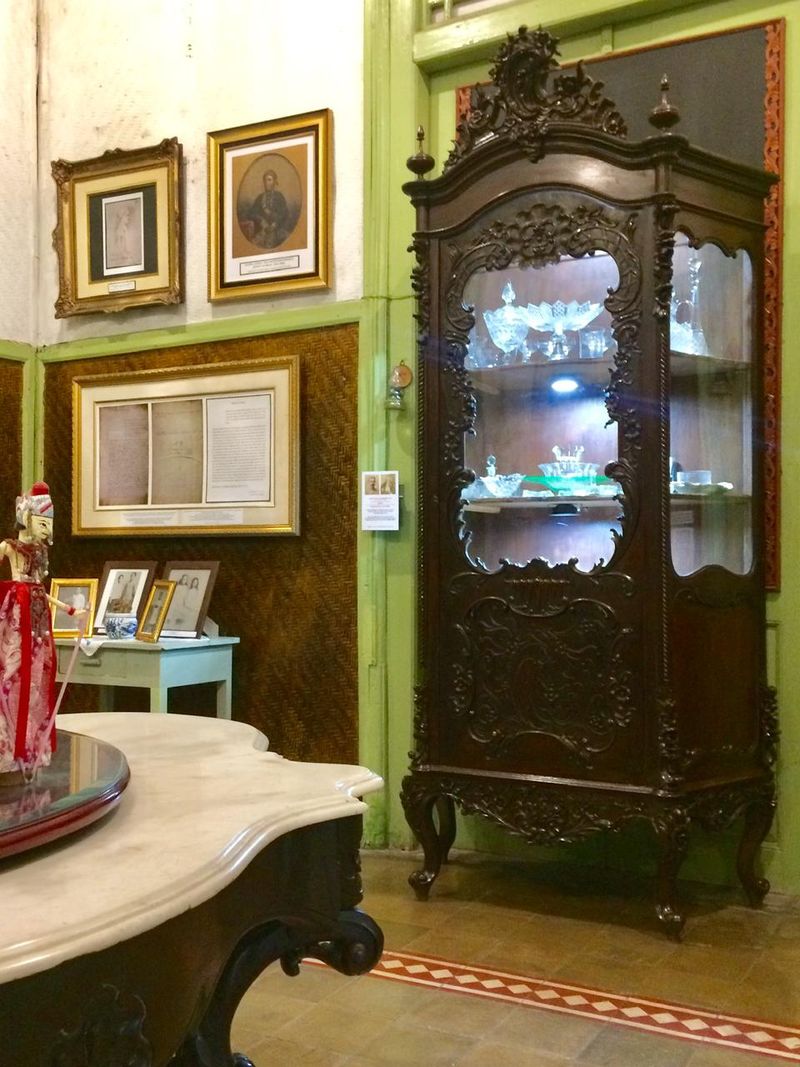 Lemari hadiah Franz Ferdinand di Cianjur