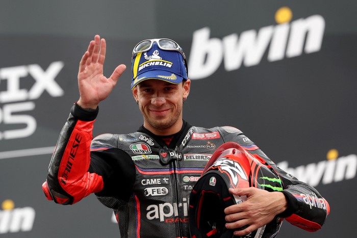 MotoGP - Austrian Grand Prix - Red Bull Ring, Spielberg, Austria - August 17, 2025 Aprilia Racings Marco Bezzecchi celebrates on the podium after finishing third place in the Austrian MotoGP REUTERS/Gintare Karpaviciute