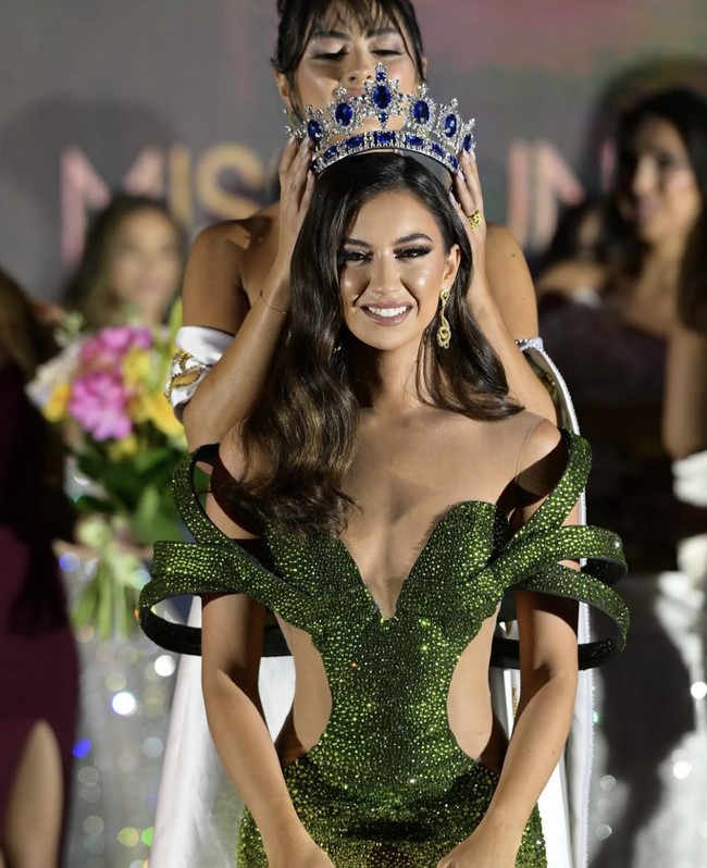 Sebagian netizen di platform X dan Instagram menuliskan kritik tajam, menyebut Shiraz sebagai Miss Genosida. Komentar tersebut merujuk pada tuduhan terhadap tindakan militer Israel di Gaza. Foto: dok. Instagram @melanieshiraz