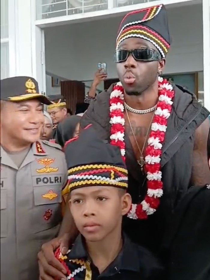 Melly Mike dan Dikha bocah Pacu Jalur siap mengguncang dunia di Tepian Narosa, Minggu (24/8/2025).