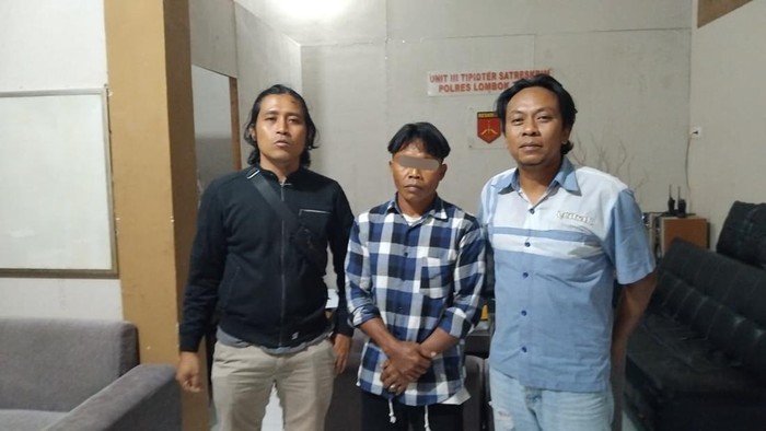 N terduga pelaku permerkosaan terhadap seorang siswi SMA setelah diamankan di Polres Lombok Timur, Sabtu (23/8/2025). (Foto: Dok. Polres Lombok Timur)