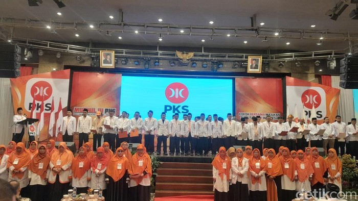Pelantikan DPW PKS Sumut periode 2025-2030. (Nizar Aldi/detikSumut)