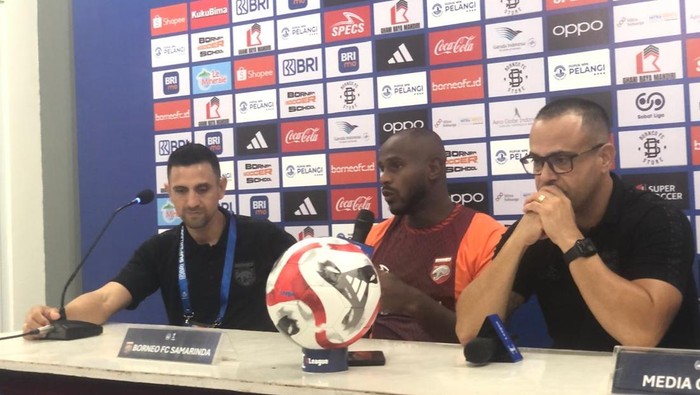 Pelatih Borneo FC Fabio Lefundes dan Penyerang Joel Vinicius.