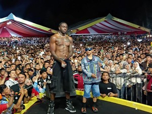Pecah! Melly Mike dan Dikha Tutup Pacu Jalur dengan Young, Black and Rich