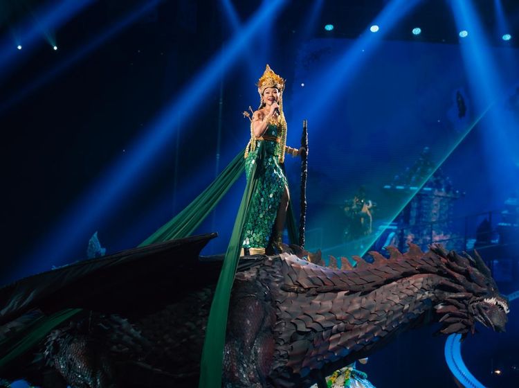 Foto: Yura Yunita Menjelma Jadi Mahadewi, Pakai Selendang 50 Meter