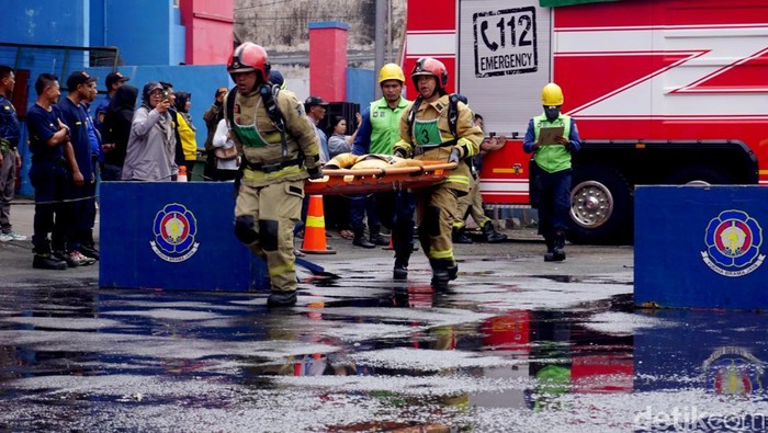 Perlombaan Surabaya Fire Fighter Skill Competition