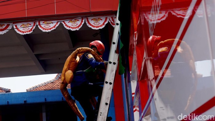 Perlombaan Surabaya Fire Fighter Skill Competition Perlombaan Surabaya Fire Fighter Skill Competition