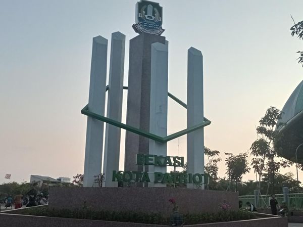 Piknik dan Joging Gratis di Plaza Patriot Candrabhaga Taman Kotanya Bekasi