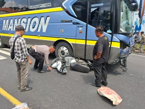 Tabrakan Maut Bus Vs Motor di Selemadeg Tabanan, 1 Tewas 1 Kritis