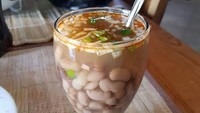 Minuman ini pasti bikin kamu heran. Kacang kalengan ternyata bisa dibikin jadi bean cocktail? Foto: Bored Panda